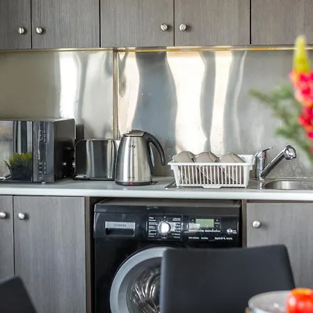 Ledra Star Central 아파트